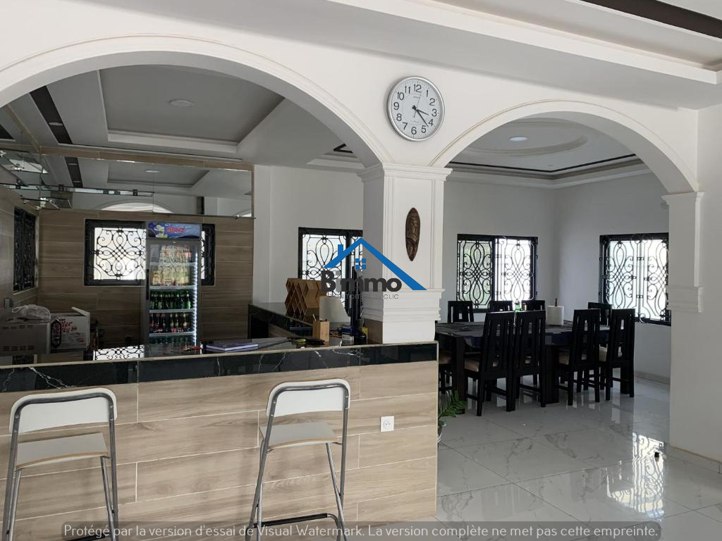 Chambre spacieuse avec balcon - Admirez la ville depuis votre refuge