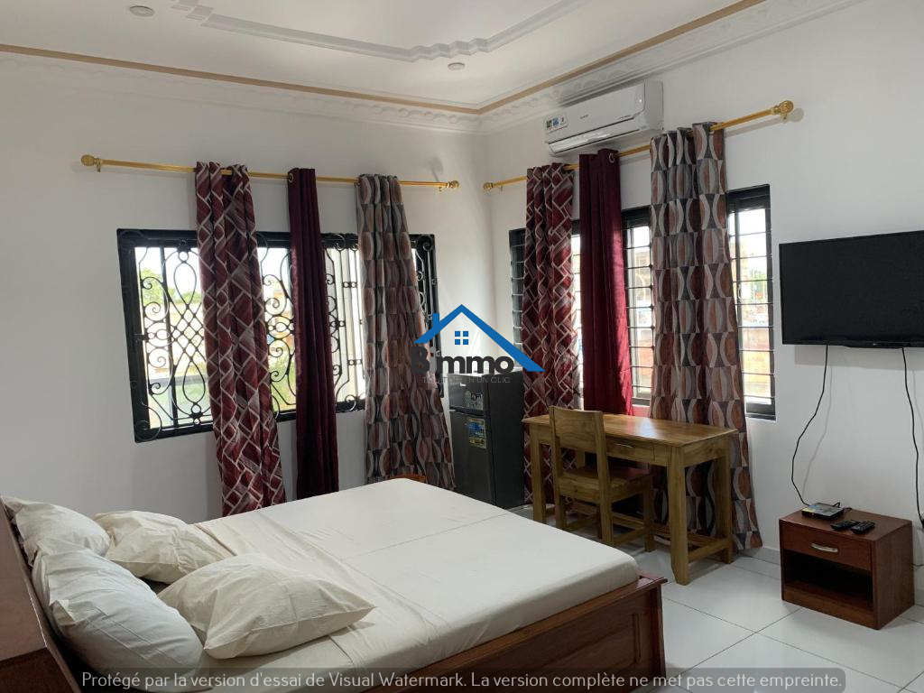 Chambre spacieuse avec balcon - Admirez la ville depuis votre refuge