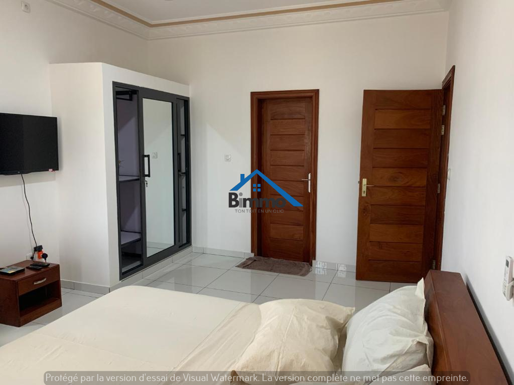 Chambre spacieuse avec balcon - Admirez la ville depuis votre refuge