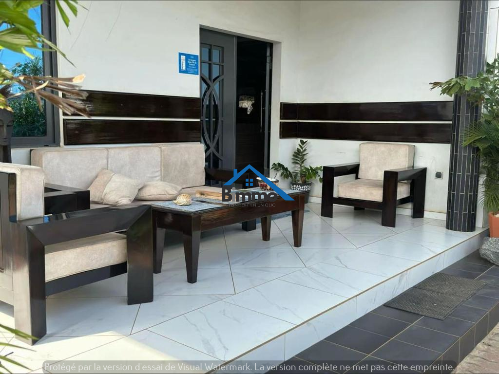 Chambre spacieuse avec balcon - Admirez la ville depuis votre refuge