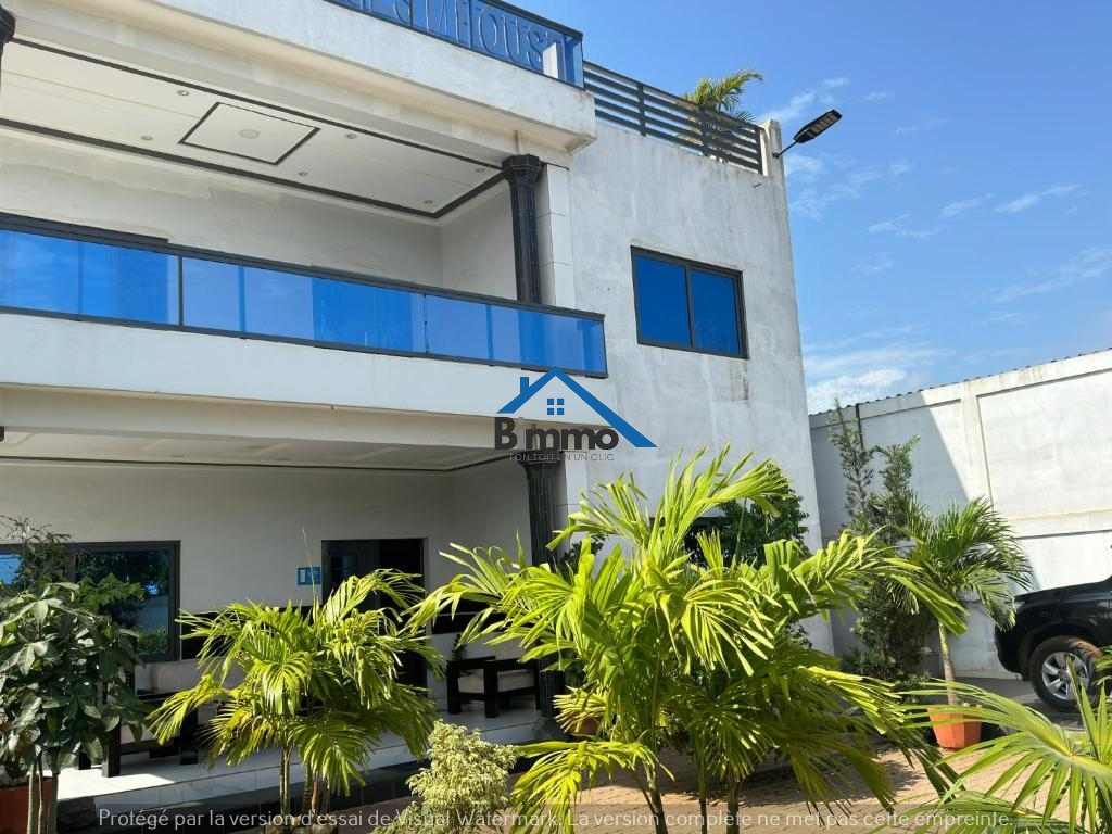 Suite Grand Espace avec Terrasse – Votre panorama privé sur tout Ouidah