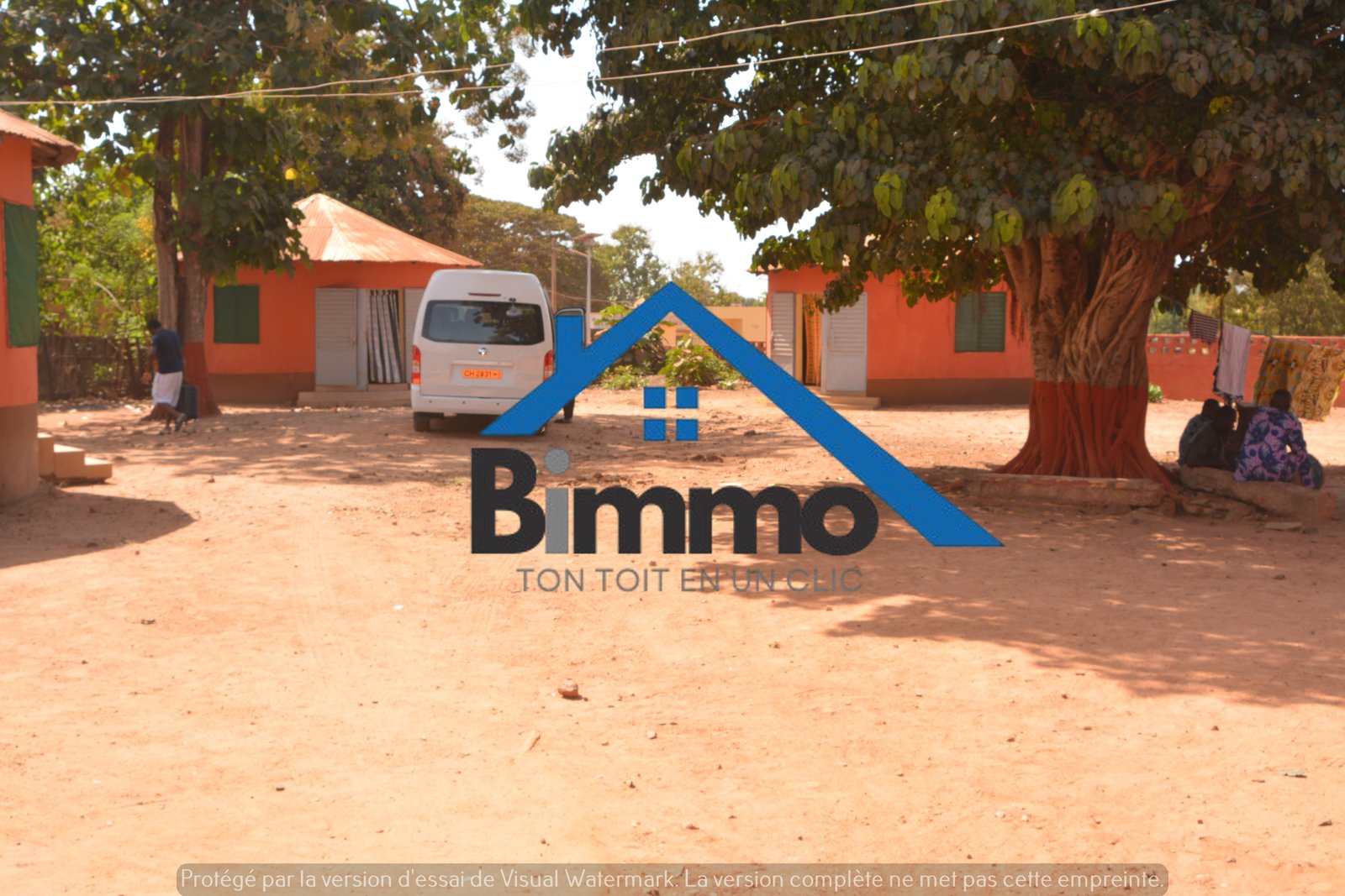 Hébergement économique à Nikki : bungalows ventilés, chambres privées, 5 000 F/jour.